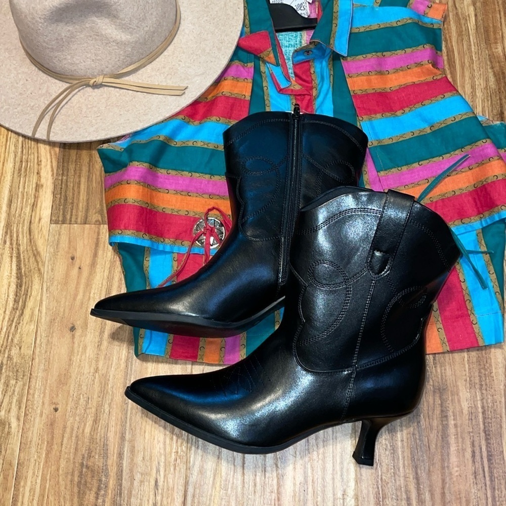 Universal Thread women’s boots 11 black ankle point Western 2” heel NWT Jenson